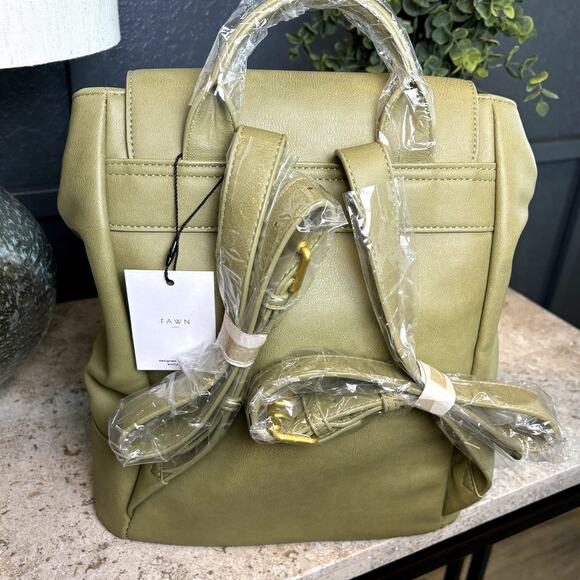 Fawn Vegan Leather Green Cinch Backpack Travel Weekend Carry-On Cruise NWT - Picture 2 of 5